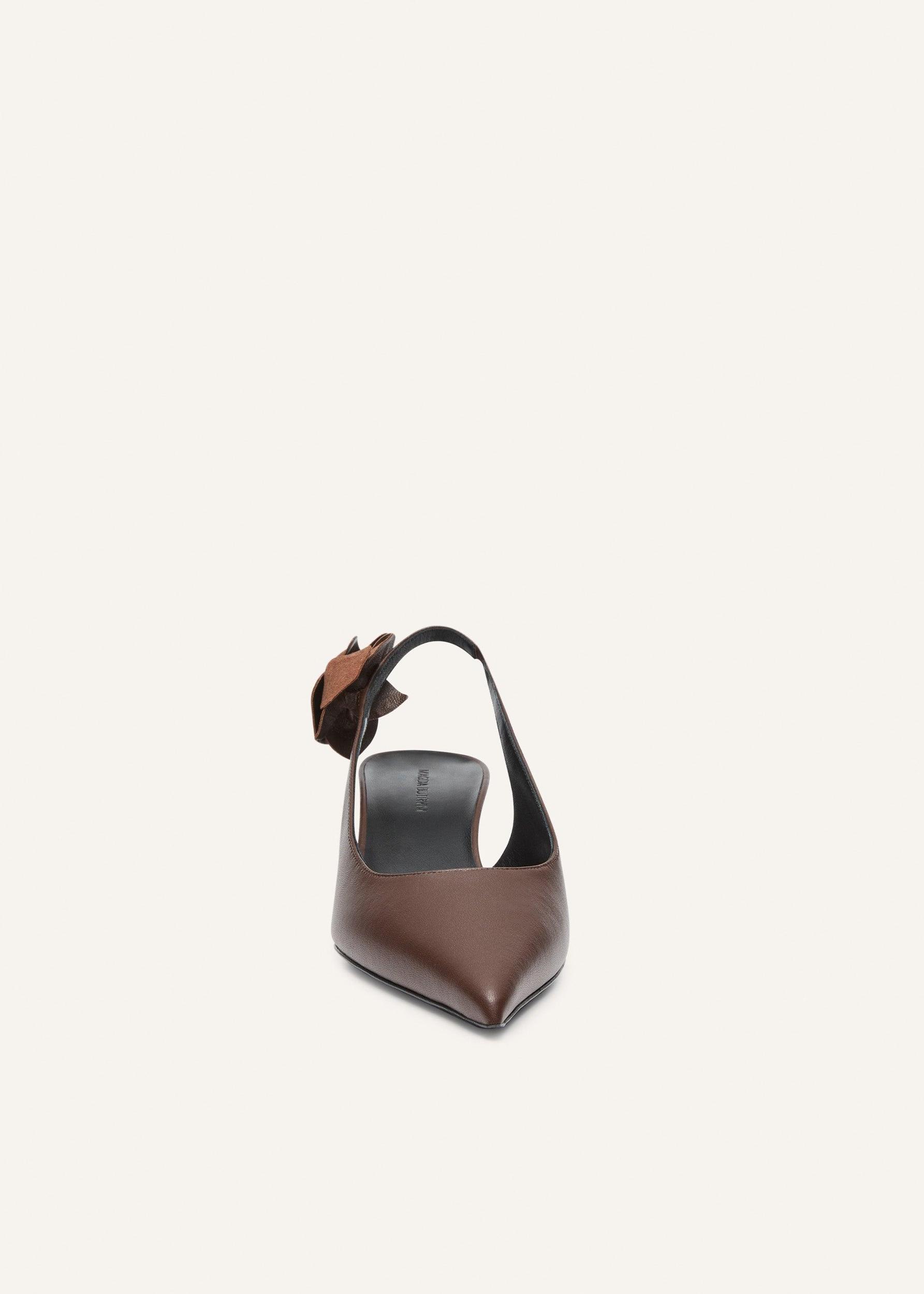 Slingback rose kitten heels in brown leather Product Image