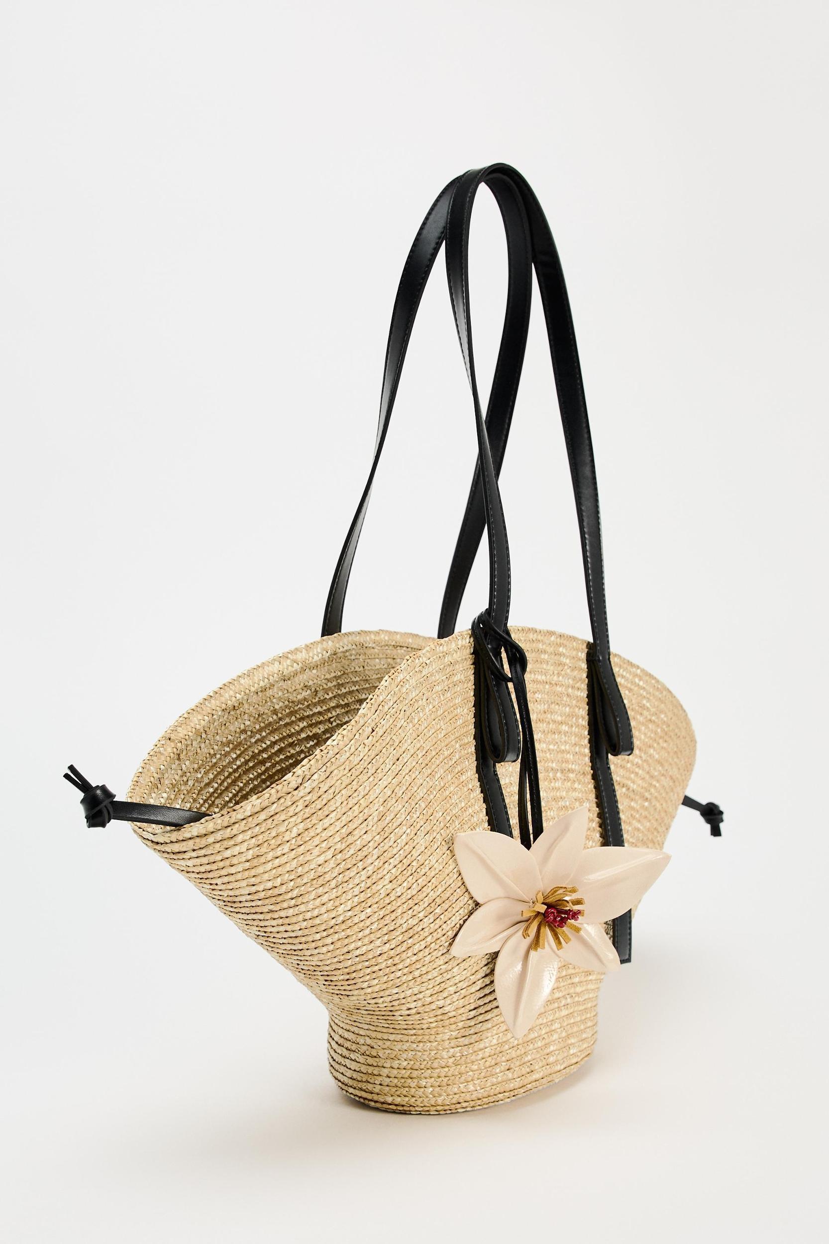 BASKET SHOULDER BAG WITH FLOWER Product Image