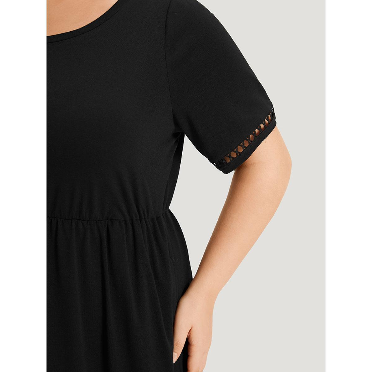 Plus Size Plain Crew Neck Pocket Hollow Out Ruffle Hem Dress Black Women Casual Patchwork Round Neck Short sleeve Curvy Midi Dress BloomChic 28/5X Product Image