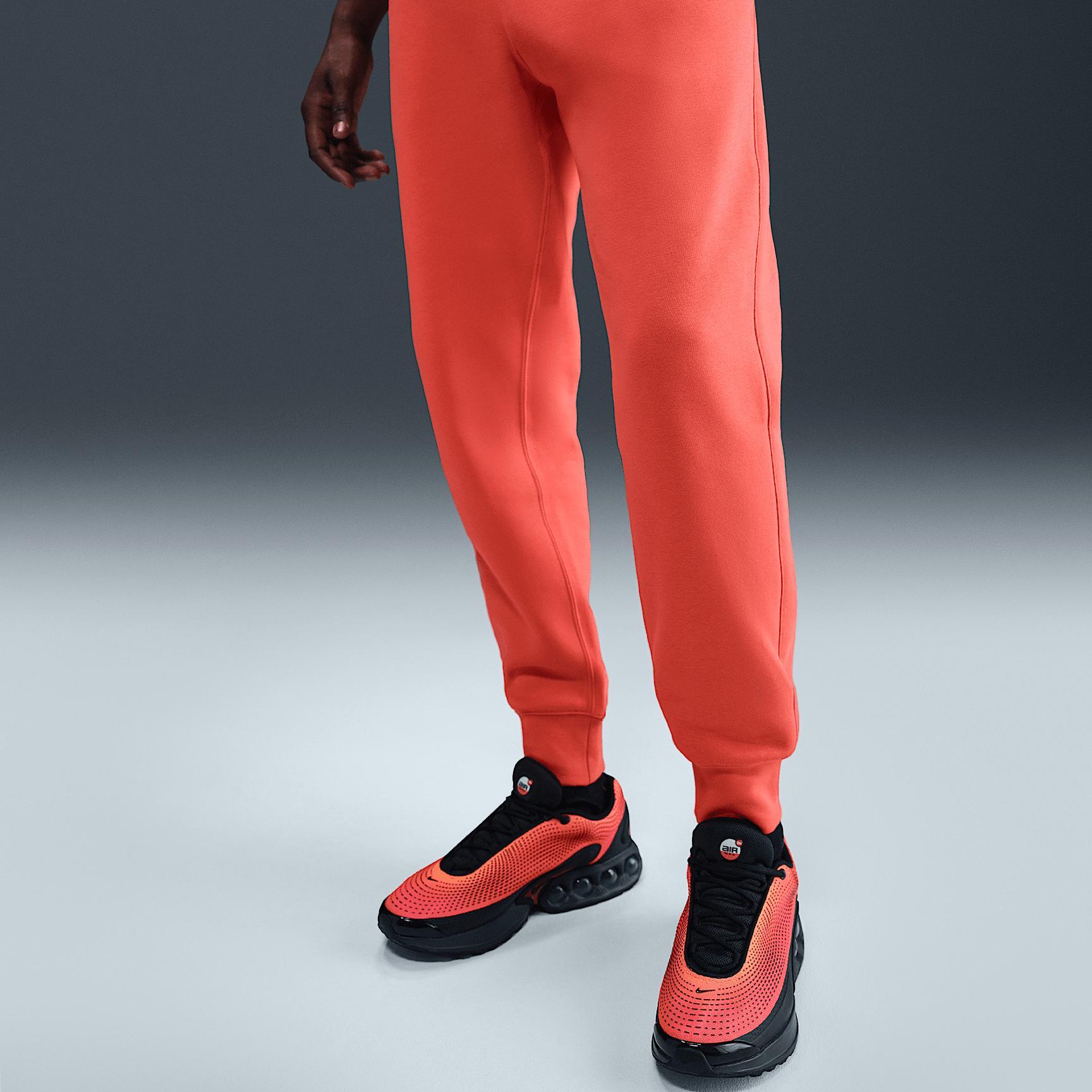 Nike Club Men's Joggers Product Image