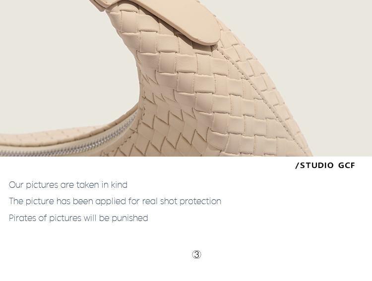 Woven Shoulder Bag Product Image