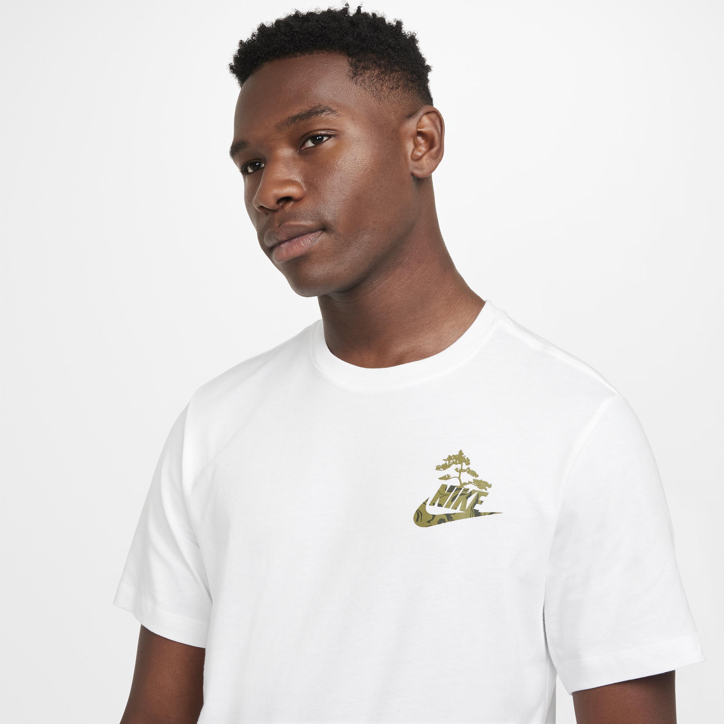 Nike Sportswear Club T-Shirt Product Image