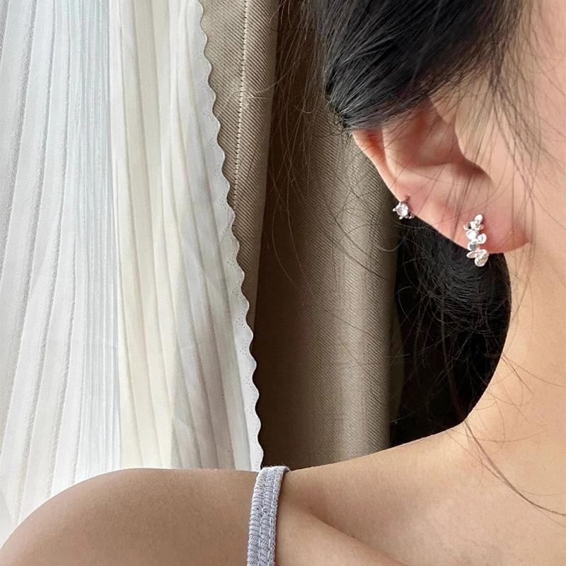 925 Sterling Silver Floral Huggie Earring Product Image