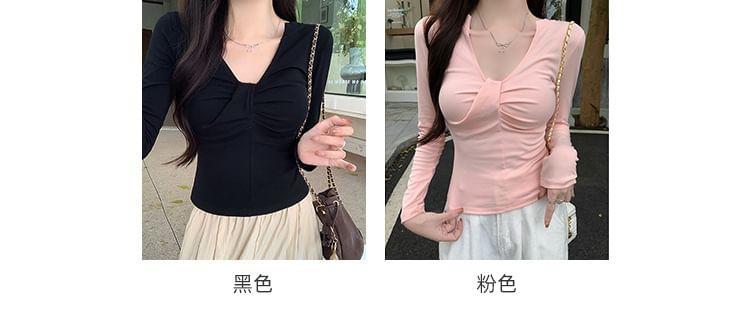 Long-Sleeve Notch Neck Plain Ruched Slim Fit Crop T-Shirt Product Image