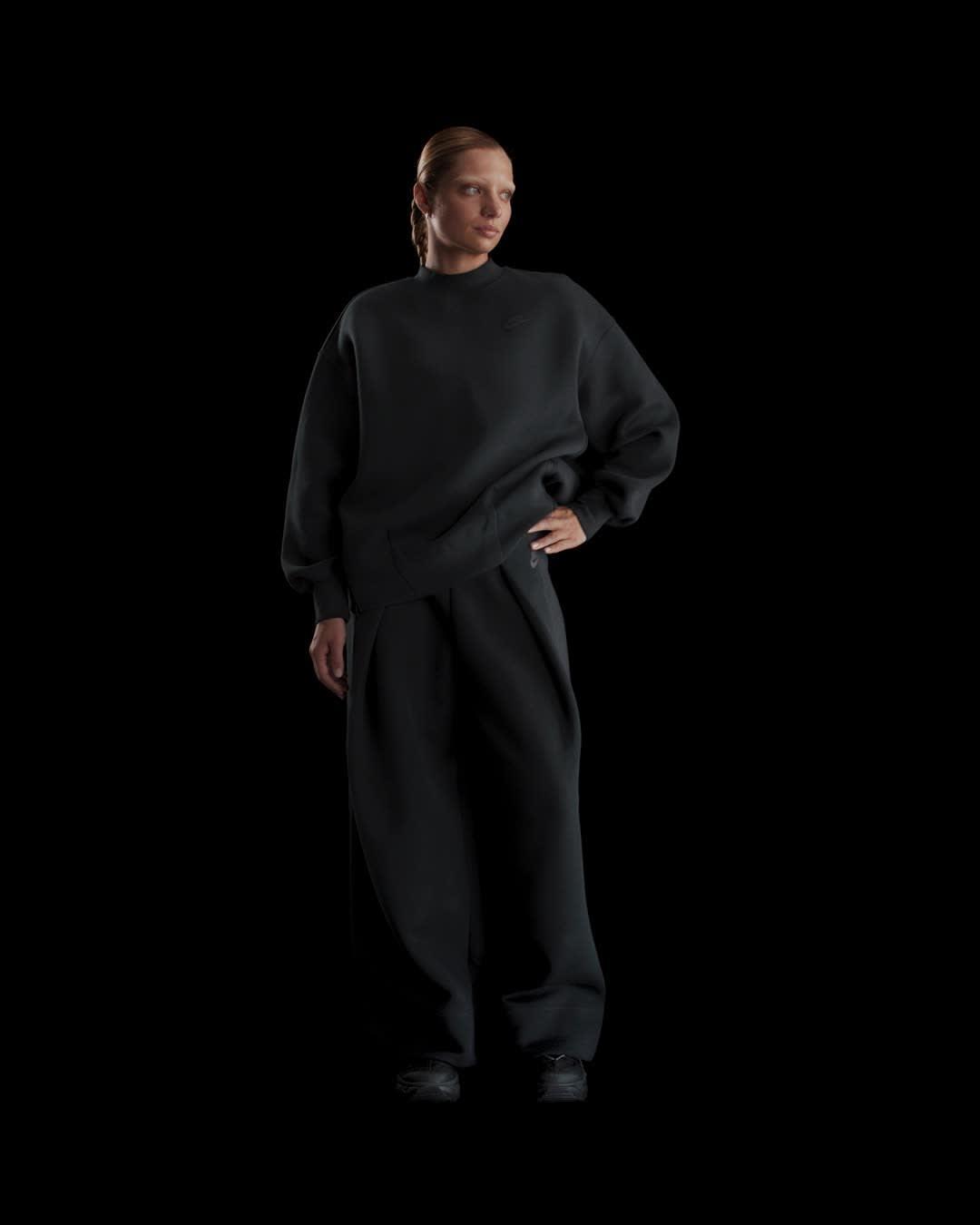 Nike Womens Sportswear Tech Fleece Oversized Crewneck Sweatshirt in Black Product Image