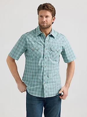 Men's Wrangler Retro® Short Sleeve Sawtooth Pocket Western Snap Shirt in Icy Sea Product Image