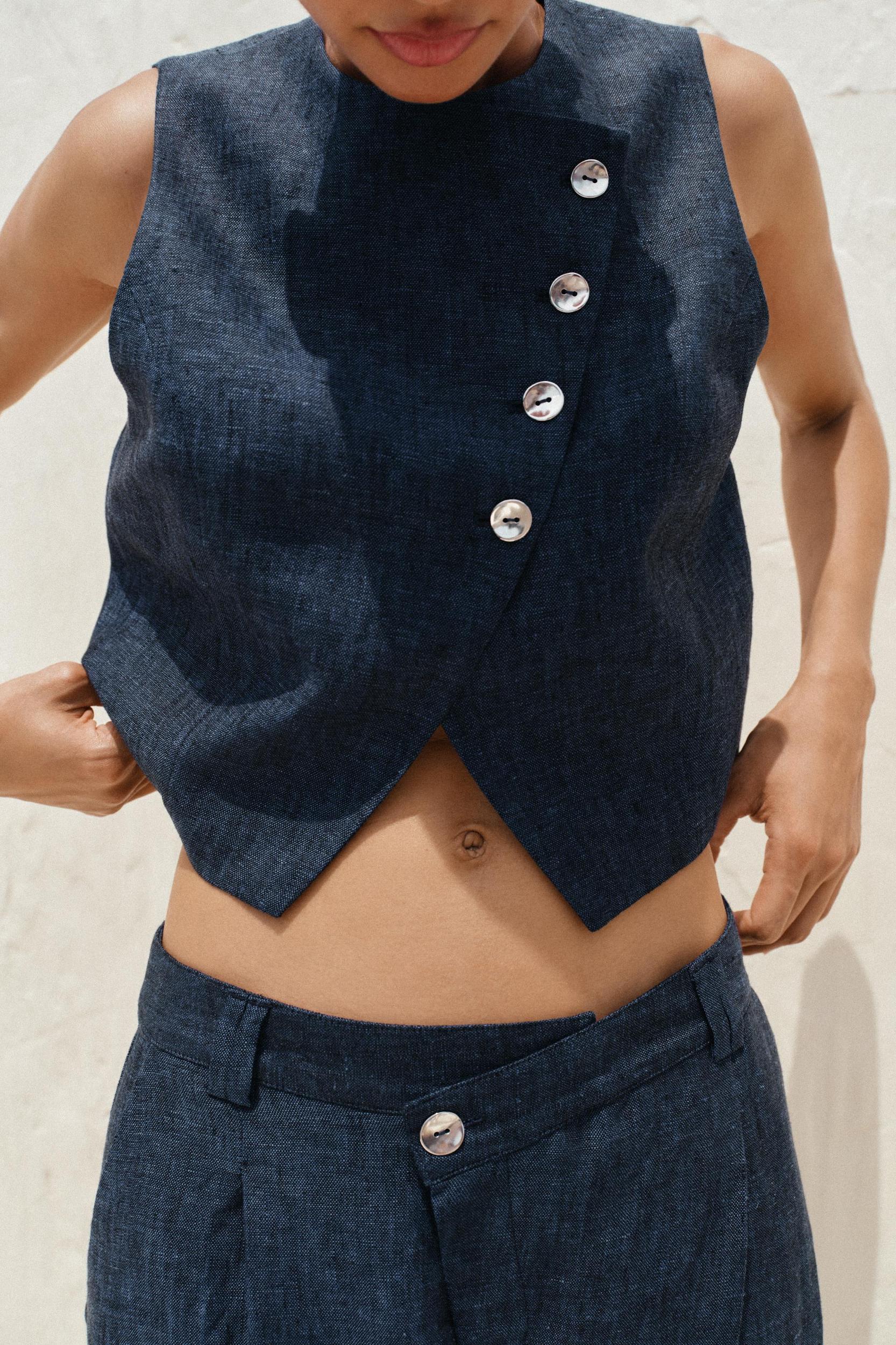 100% LINEN DOUBLE-BREASTED VEST Product Image