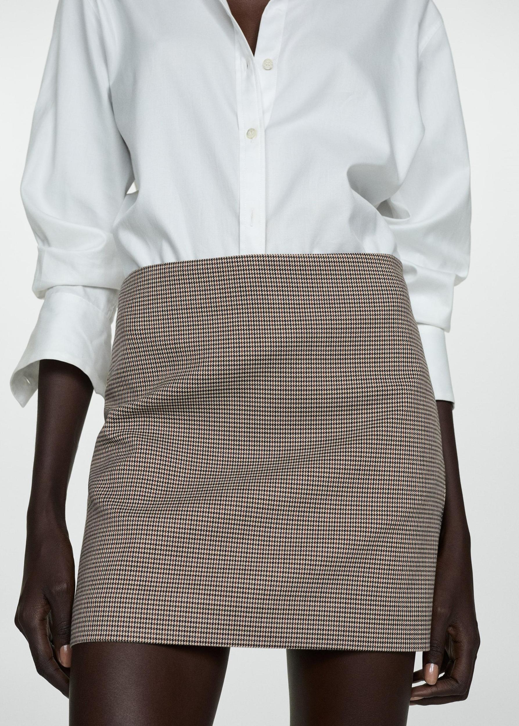 Houndstooth miniskirt - Women | MANGO USA Product Image