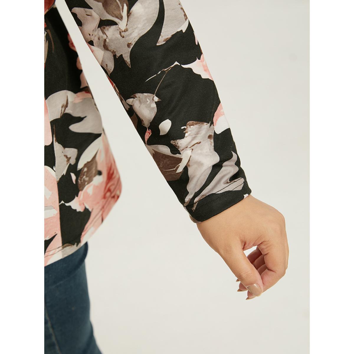 Plus Size Floral Print Crisscross V Neck T-shirt Black Women Casual Printed Floral V-neck Dailywear T-shirts BloomChic 28/5X Product Image