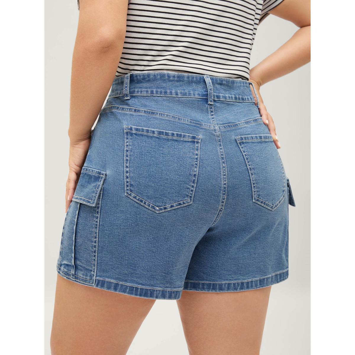 Plus Size Side Pockets Wide-Leg Denim Shorts Women Midblue High stretch Everyday-Casual Slanted pocket Denim Shorts BloomChic 16/1X Product Image