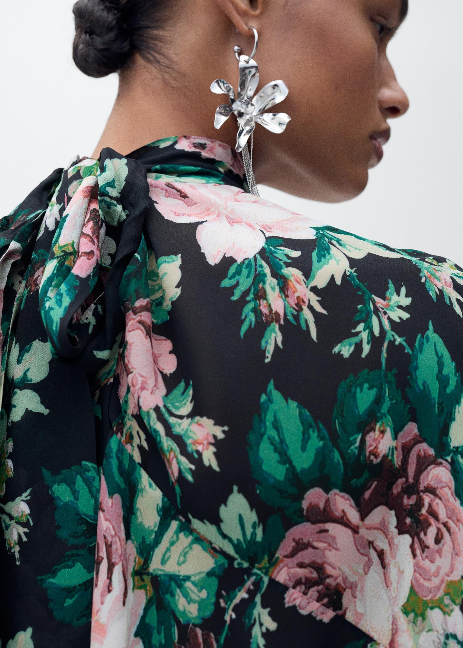 Long flower earrings - Women | MANGO USA Product Image