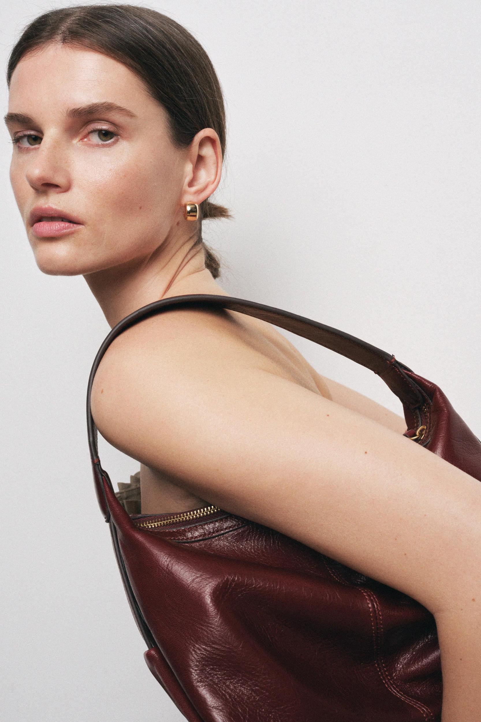 LEATHER SHOULDER BAG Product Image