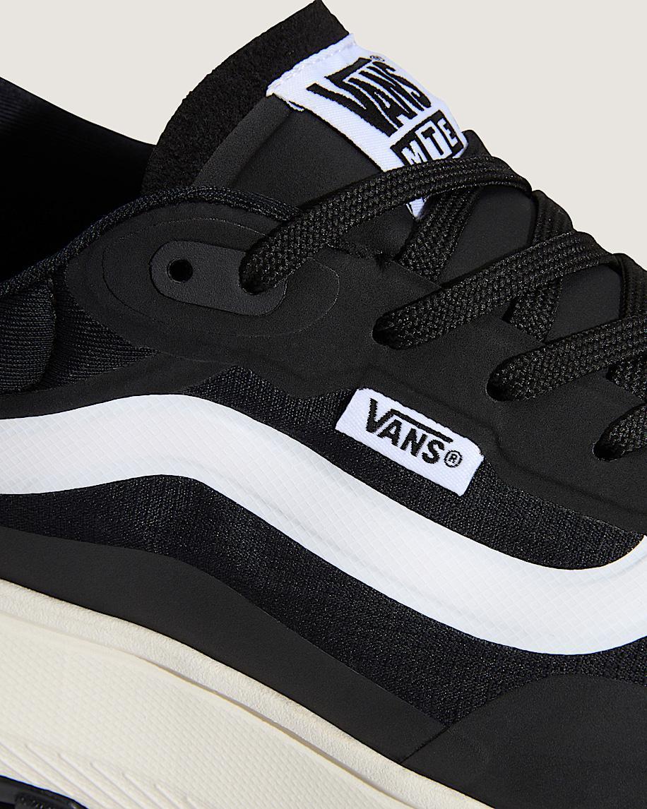 Crosspath Shoe in Black / White| Vans US Product Image