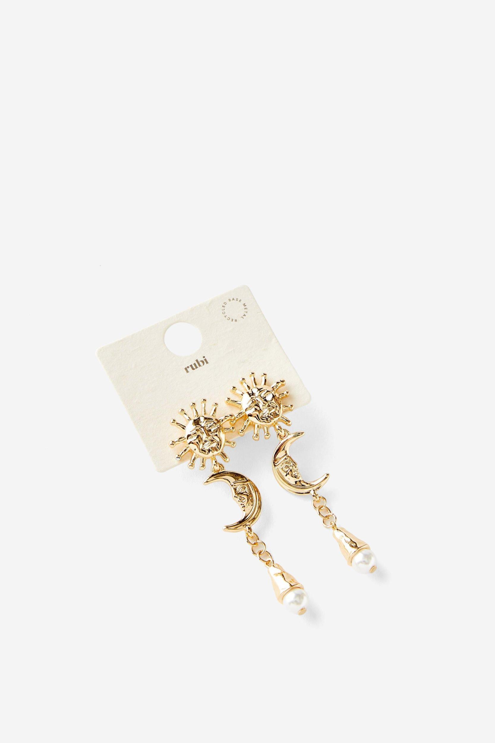 Mid Charm Earring Product Image
