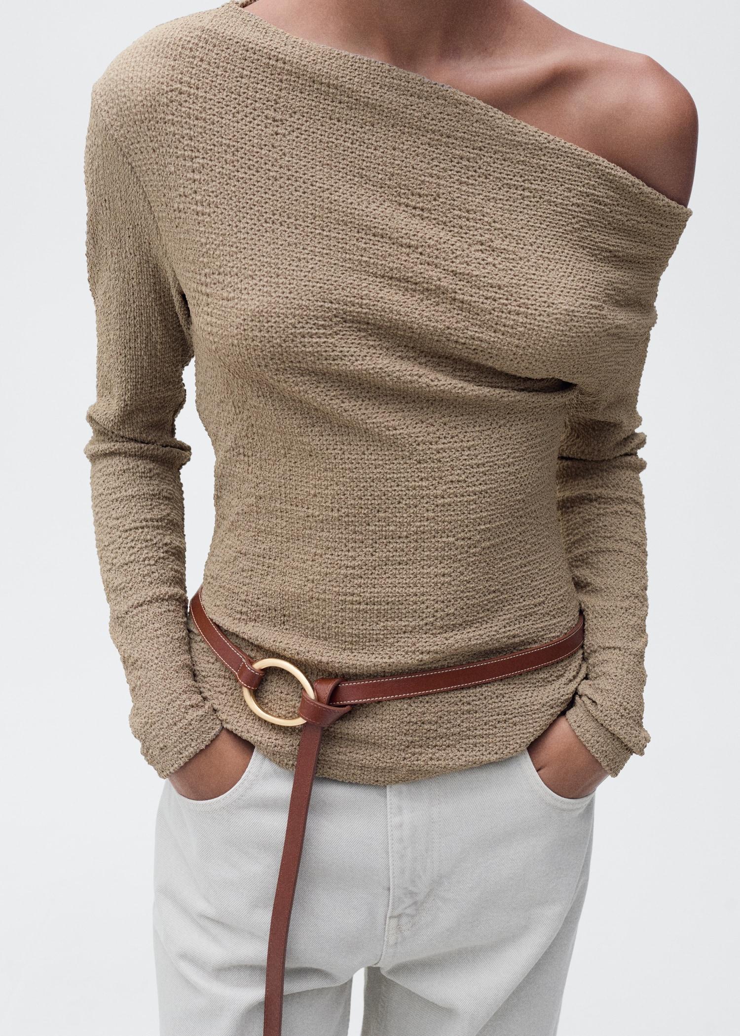 Textured asymmetrical neck t-shirt - Women | MANGO USA Product Image