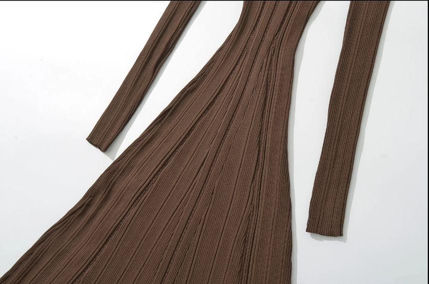 Long-Sleeve Cold Shoulder Plain Maxi A-Line Knit Dress Product Image