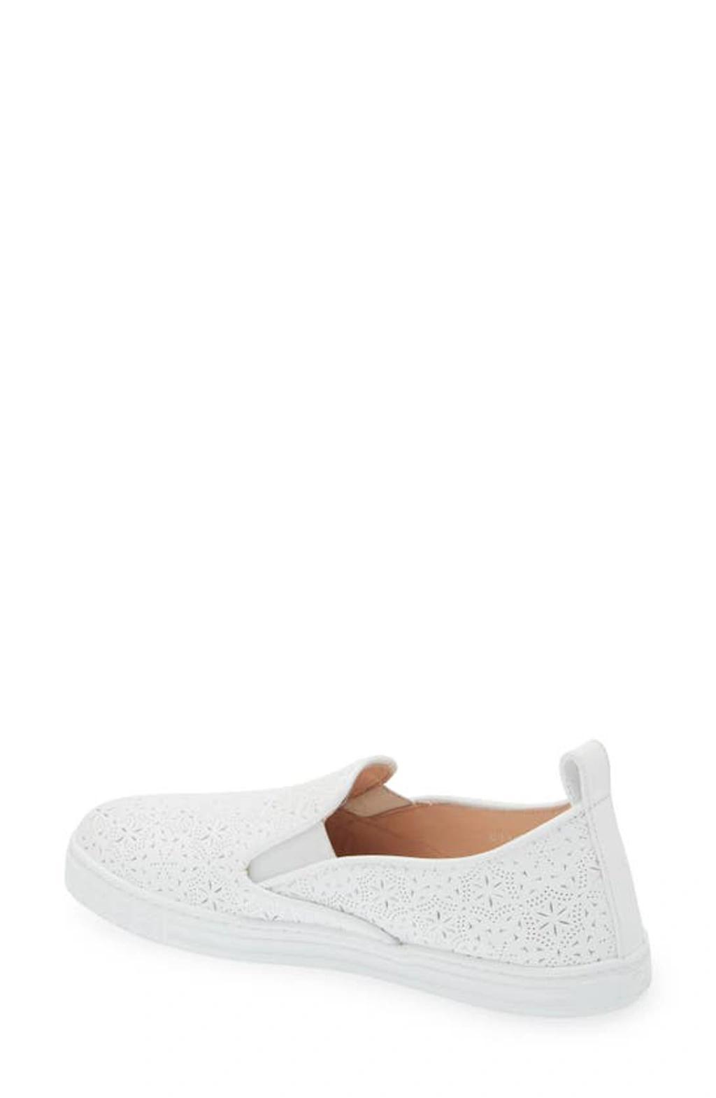 AGL ATTILIO GIUSTI LEOMBRUNI Gaia Spring Slip-on Sneaker In White Product Image