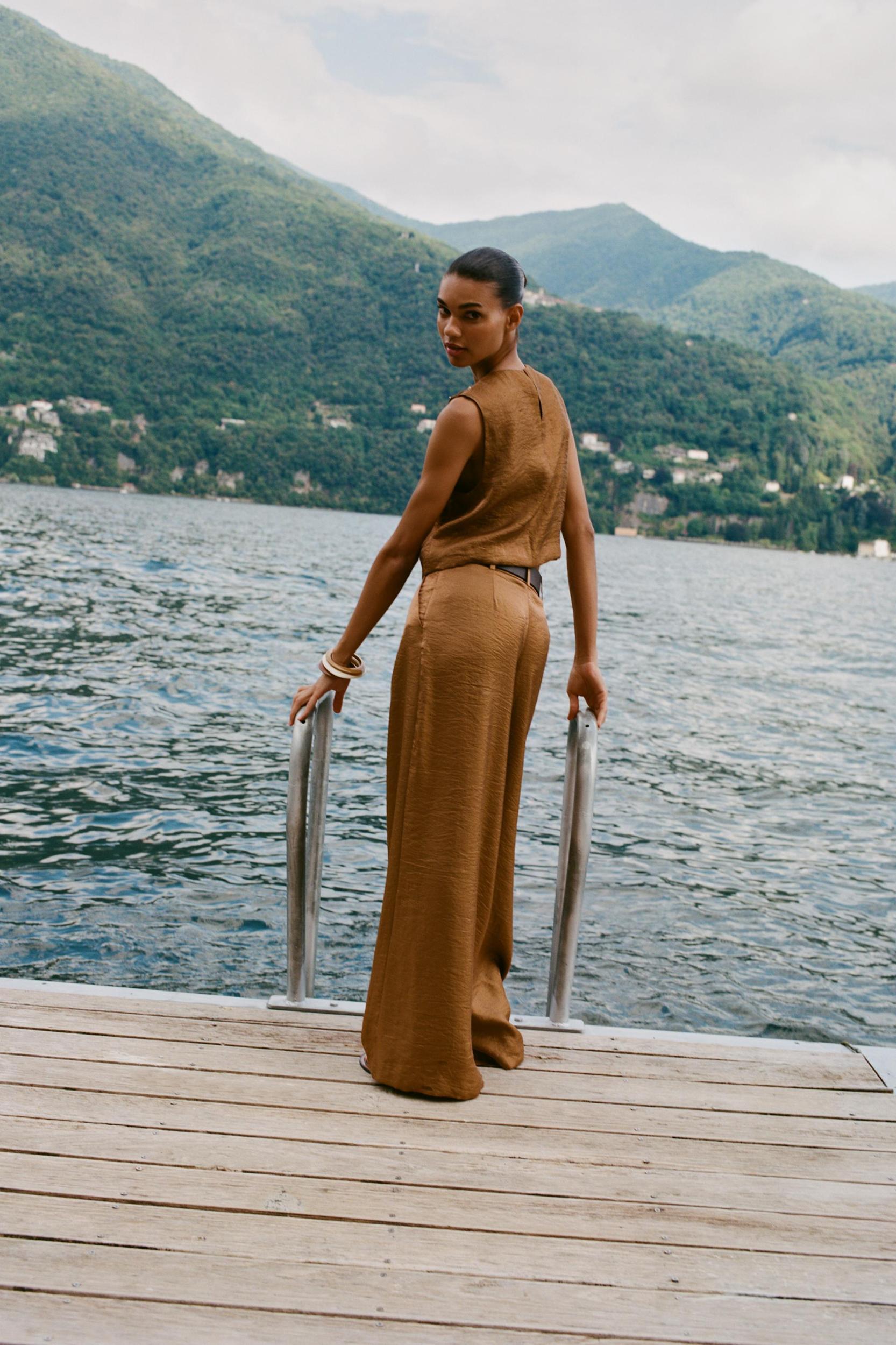 SATIN WIDE LEG BELTED PANTS Product Image