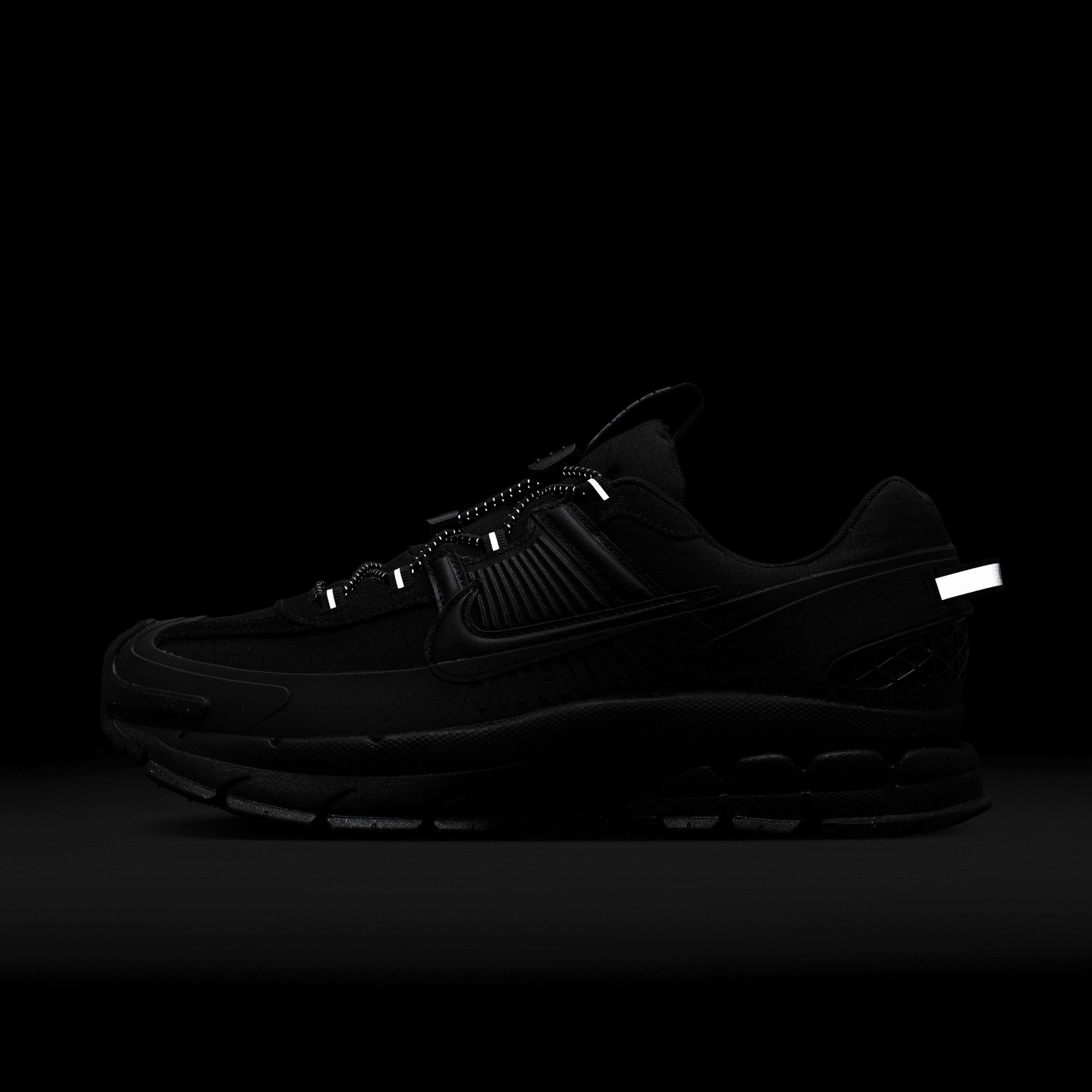Nike Men's Zoom Vomero Roam Winterized Shoes Product Image