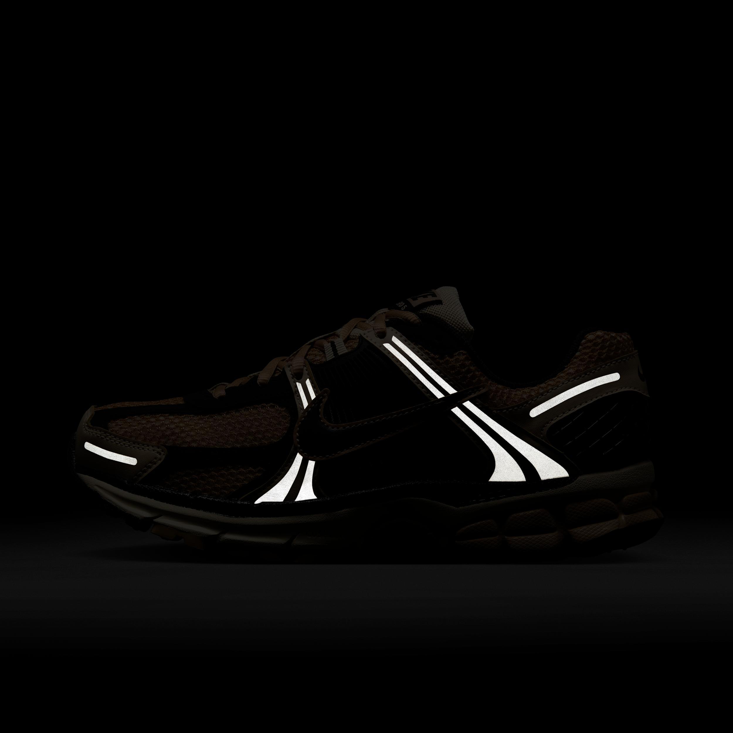 Nike Women's Zoom Vomero Shoes Product Image