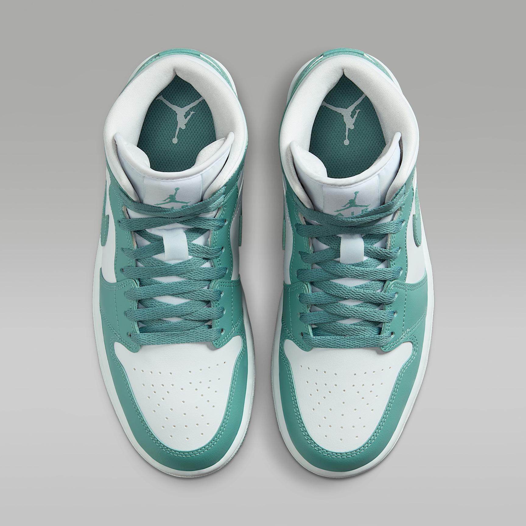 Air Jordan 1 Mid Women's Shoes Product Image