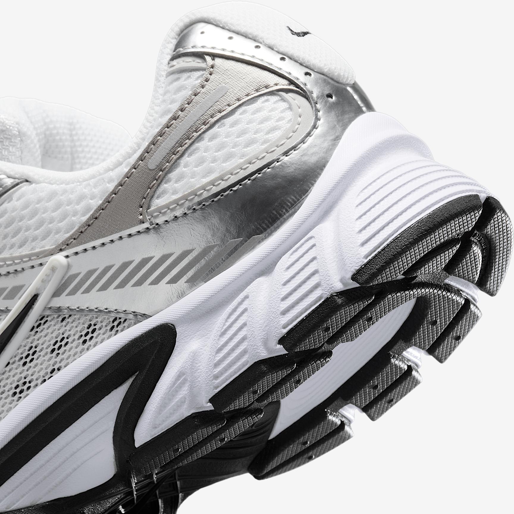 Nike Womens V5 RNR Casual Shoes in Summit White/Sail/Black Product Image