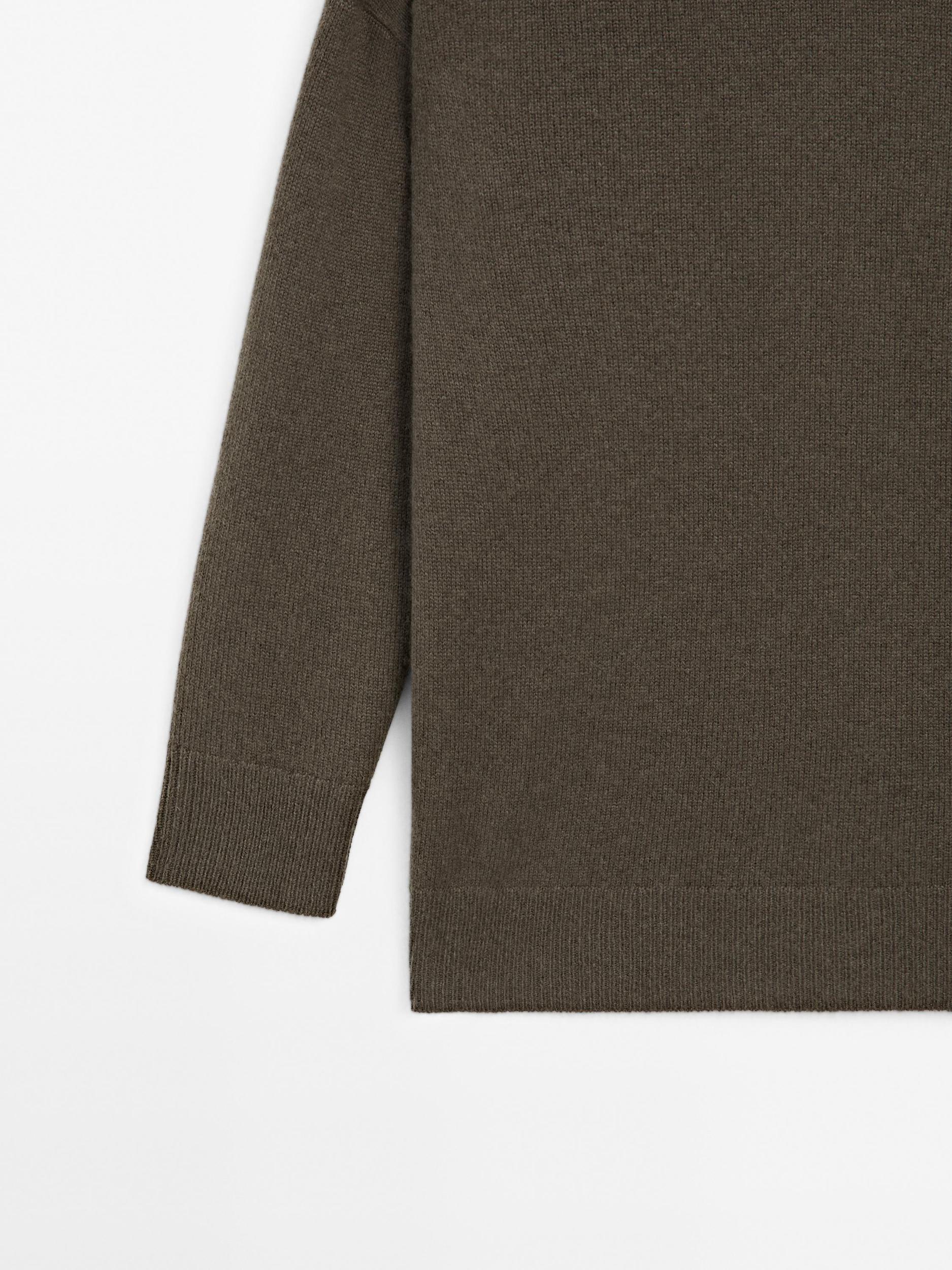 100% cashmere oversize knit sweater Product Image