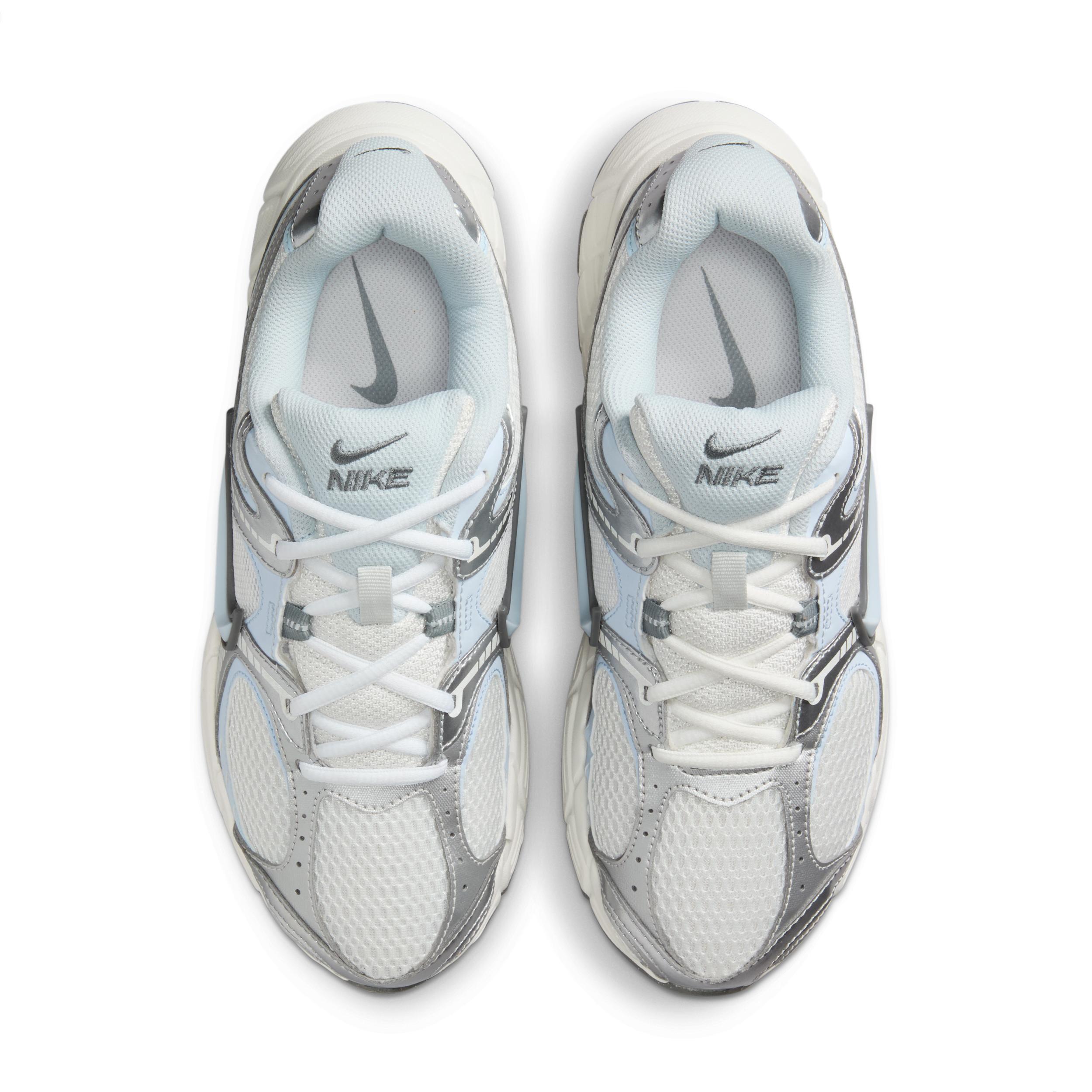 Nike Women's V5 RNR Shoes Product Image