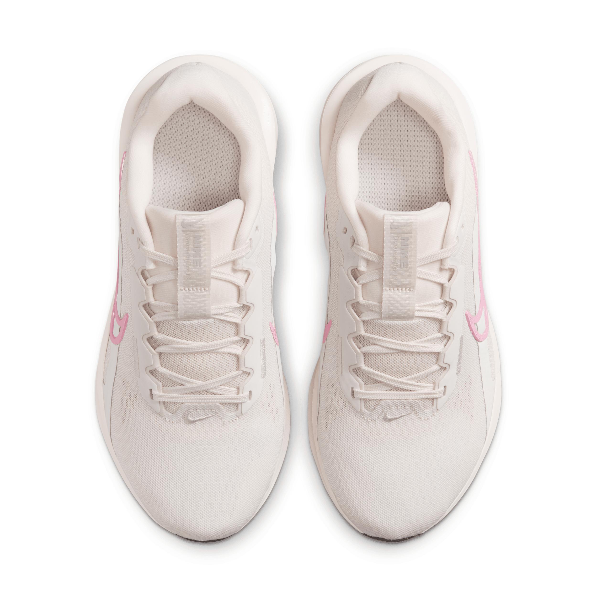 Nike Downshifter 13 Women's Road Running Shoes (Extra Wide) Product Image