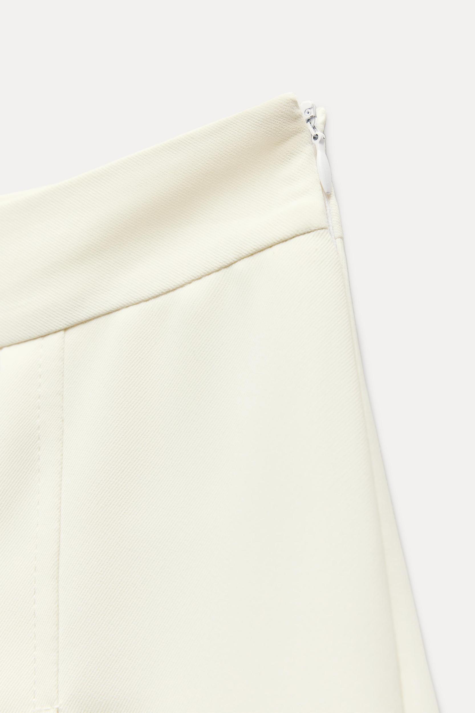 PLEATED SHORTS Product Image