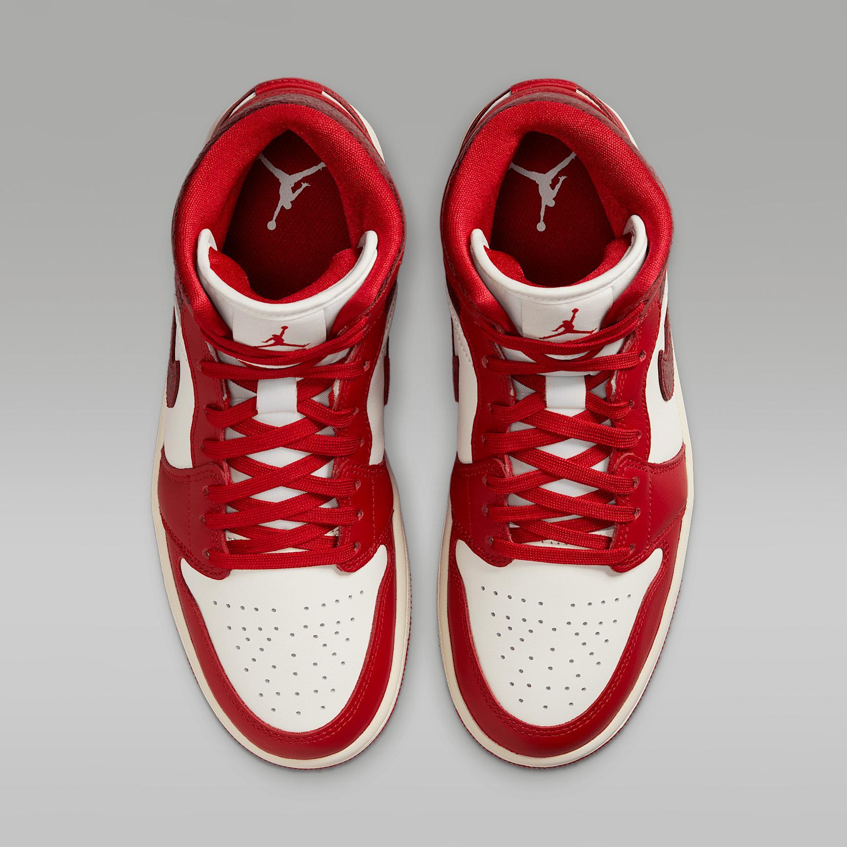 Air Jordan 1 Mid SE Women's Shoes Product Image