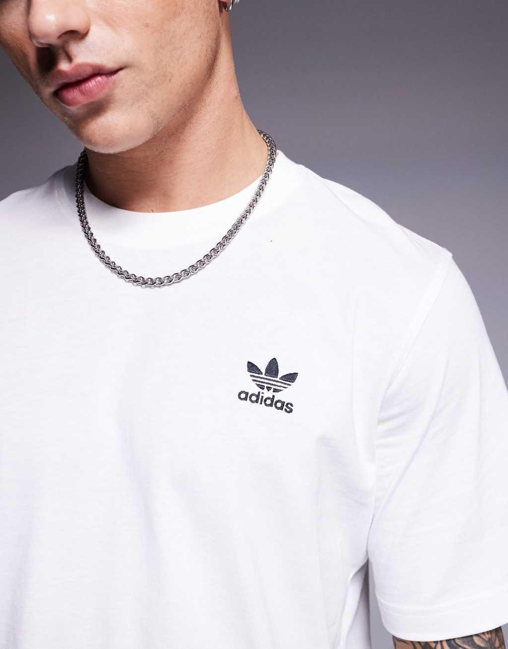 adidas Originals Essential T-shirt in white Product Image