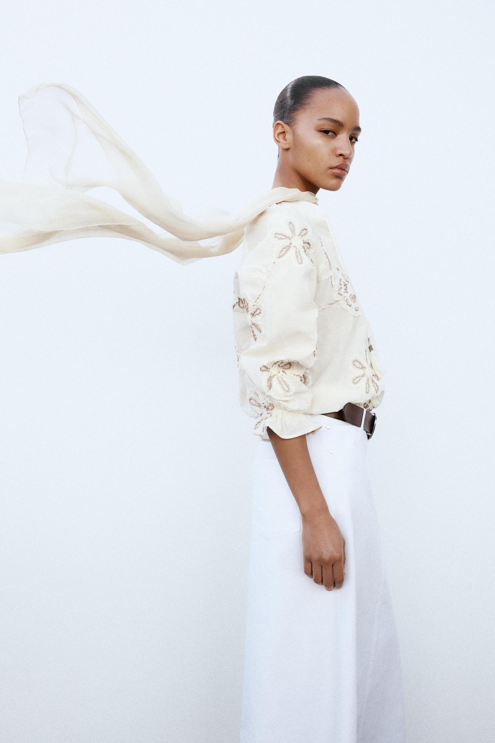 FLORAL EMBROIDERED BLOUSE Product Image
