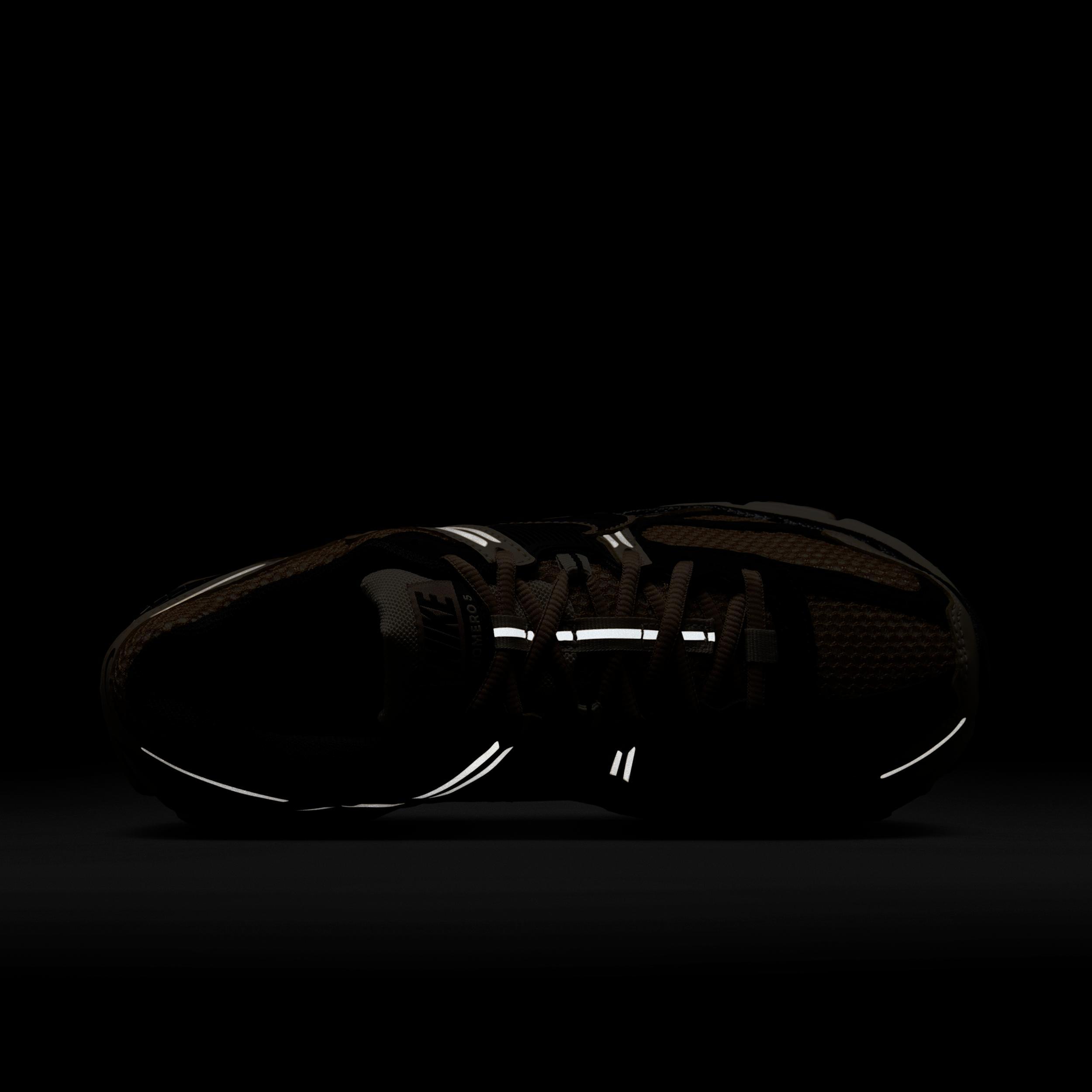 Nike Women's Zoom Vomero Shoes Product Image