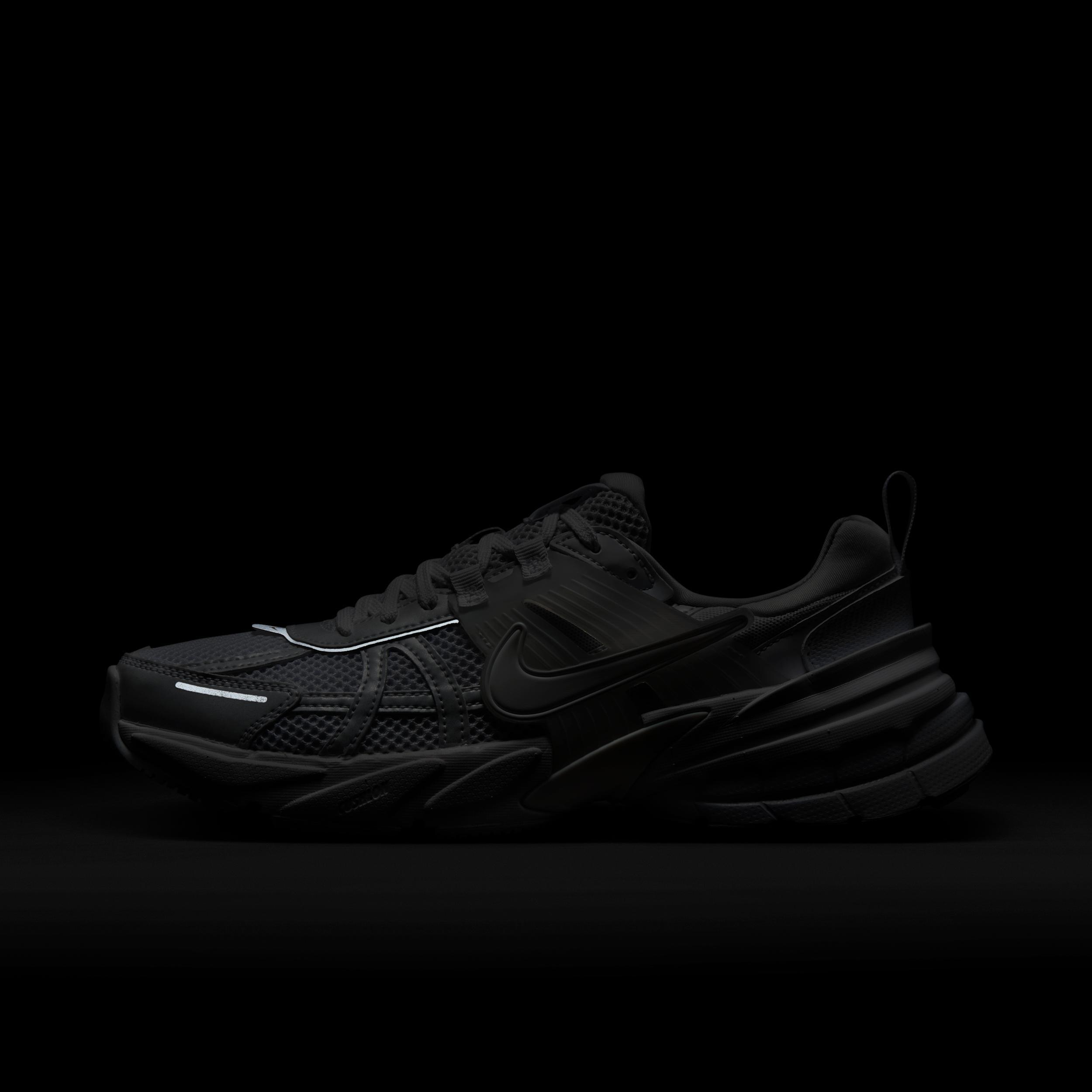 Nike Women's V2K Run Shoes Product Image