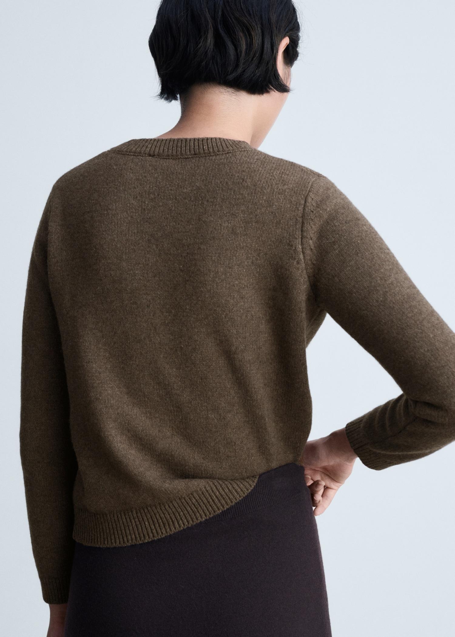 Rounded neck wool sweater - Women | MANGO USA Product Image