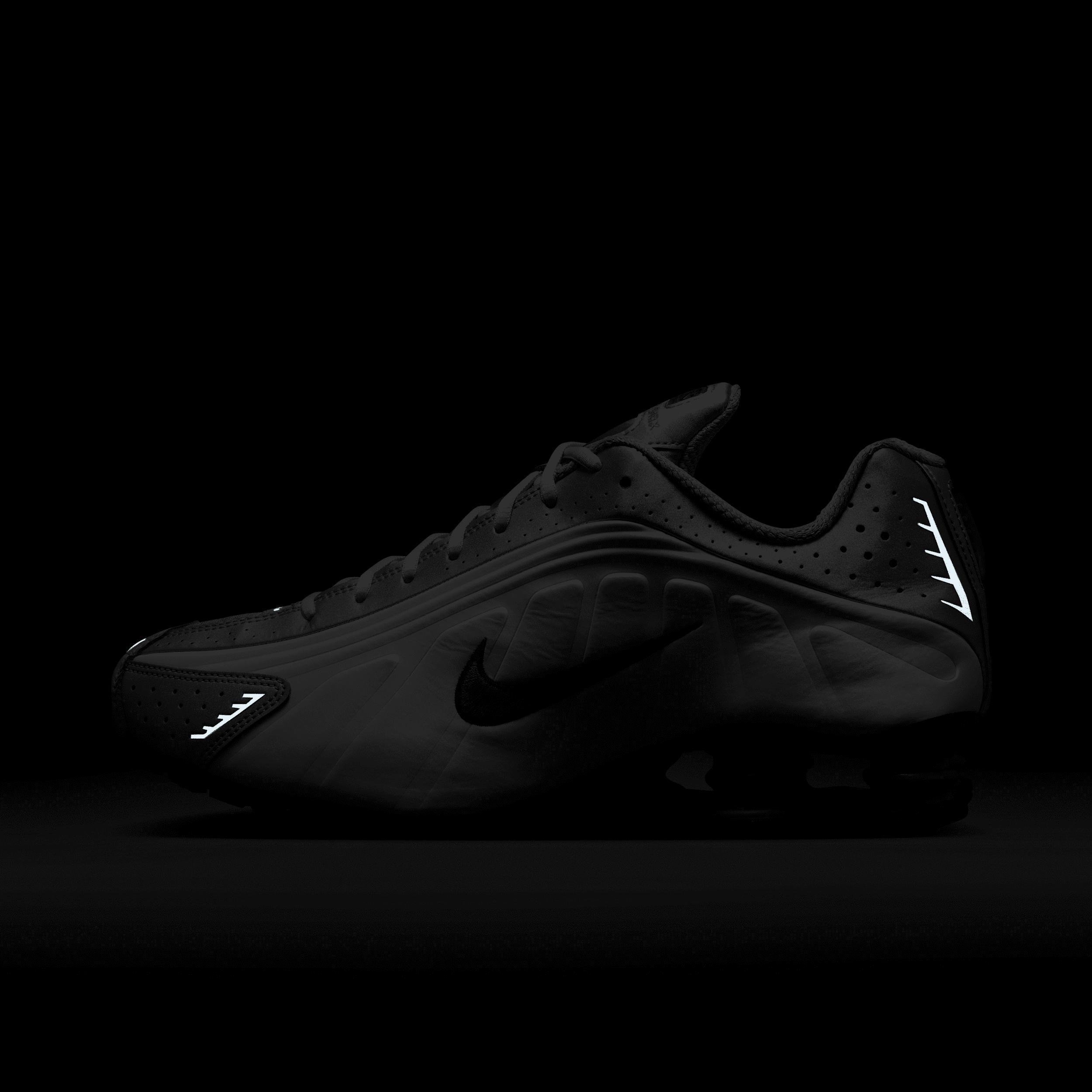 Nike Men's Shox R4 Shoes Product Image