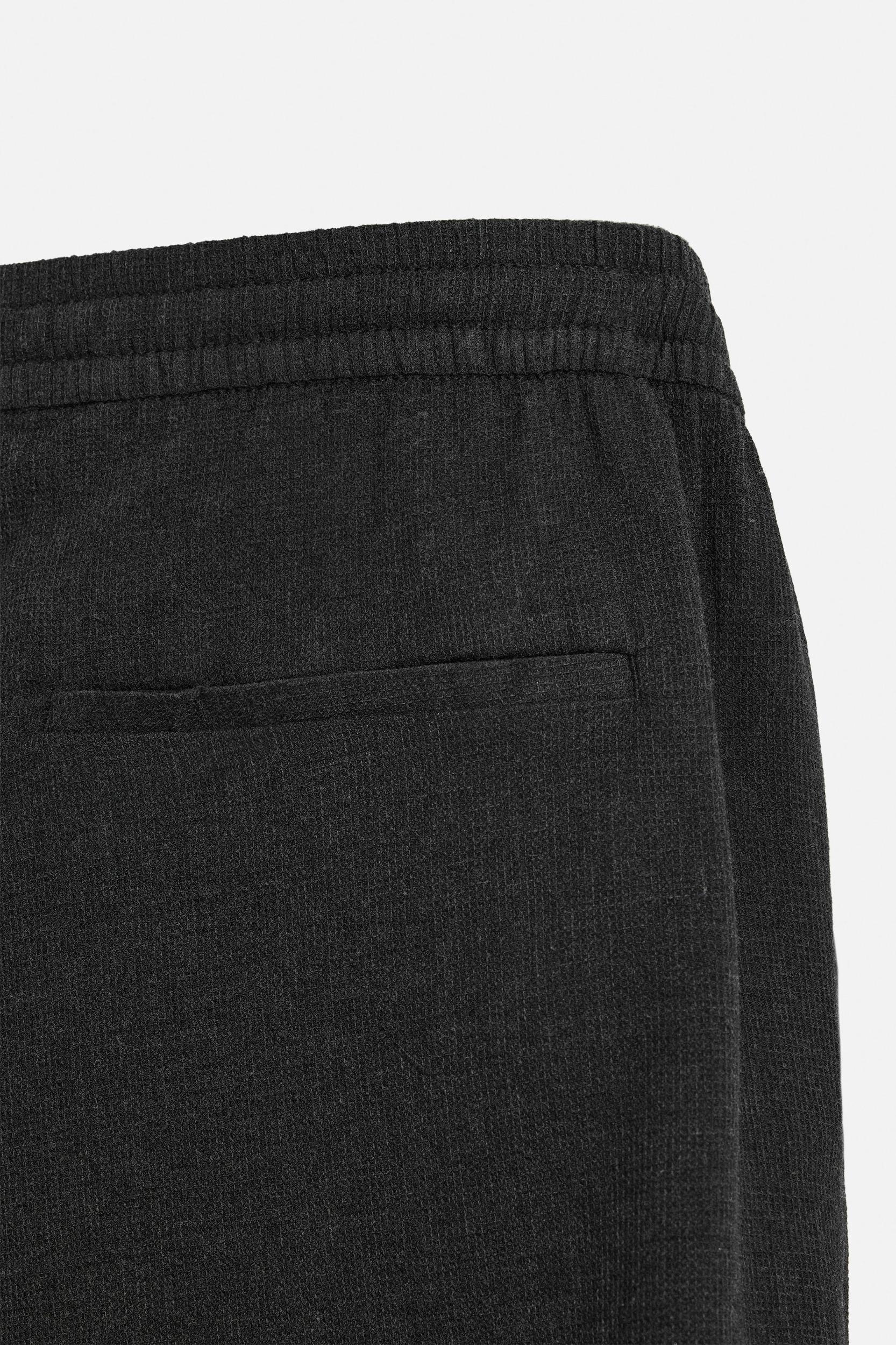 CHECKERED TEXTURED SHORTS Product Image