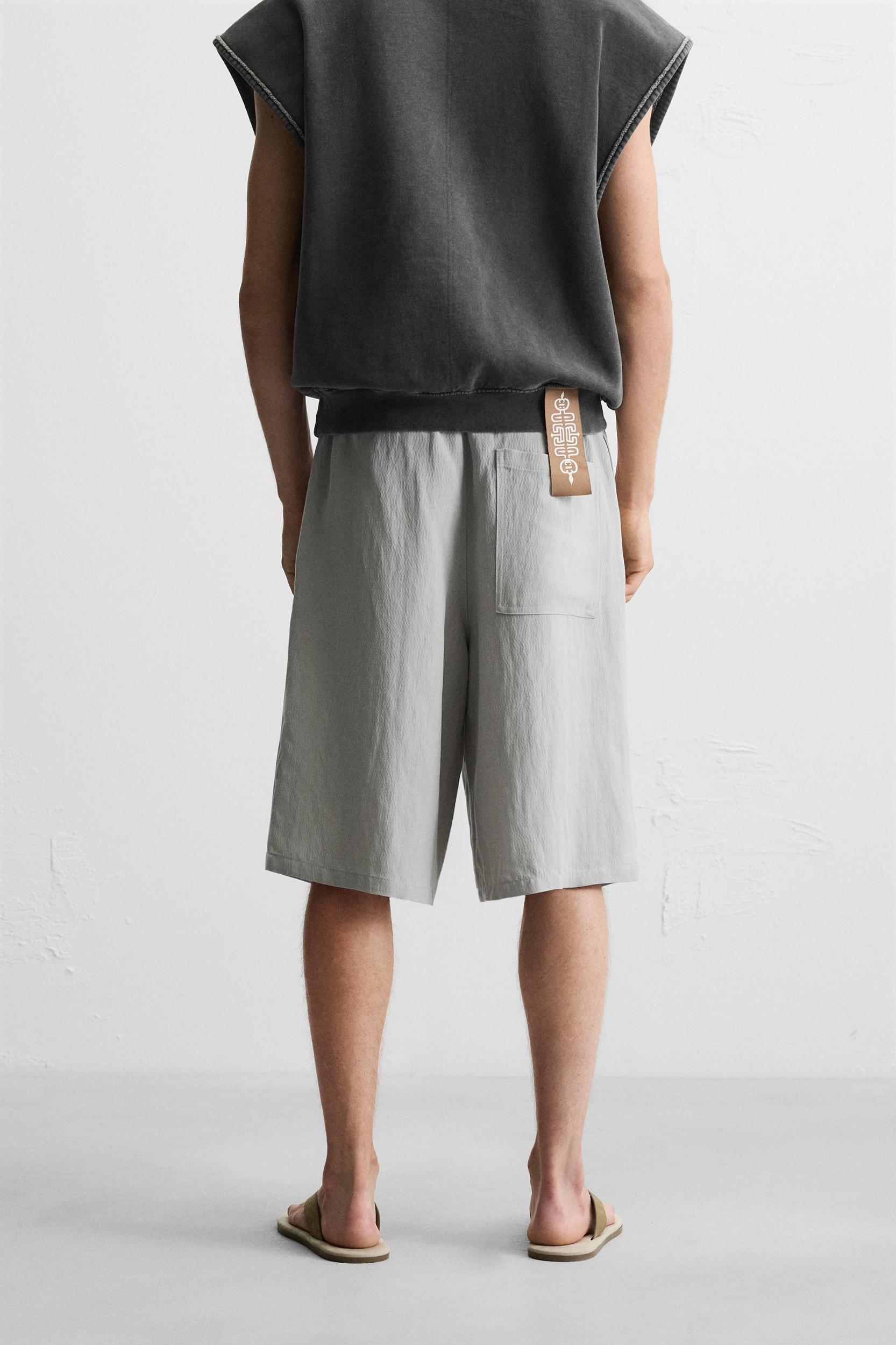 FLOWY WIDE FIT SHORTS Product Image