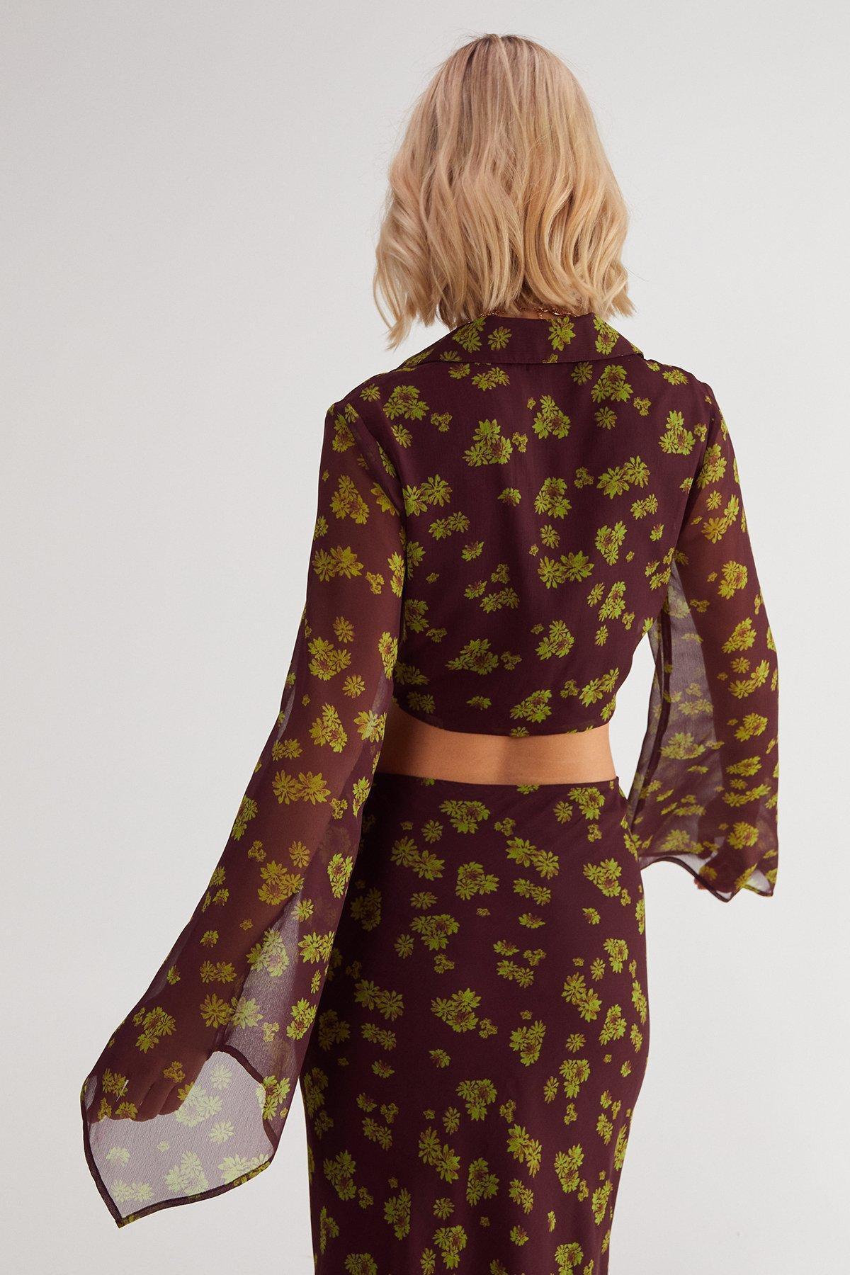 Ditsy Crinkle Chiffon Tie Front Fluted Sleeve Crop Top Product Image