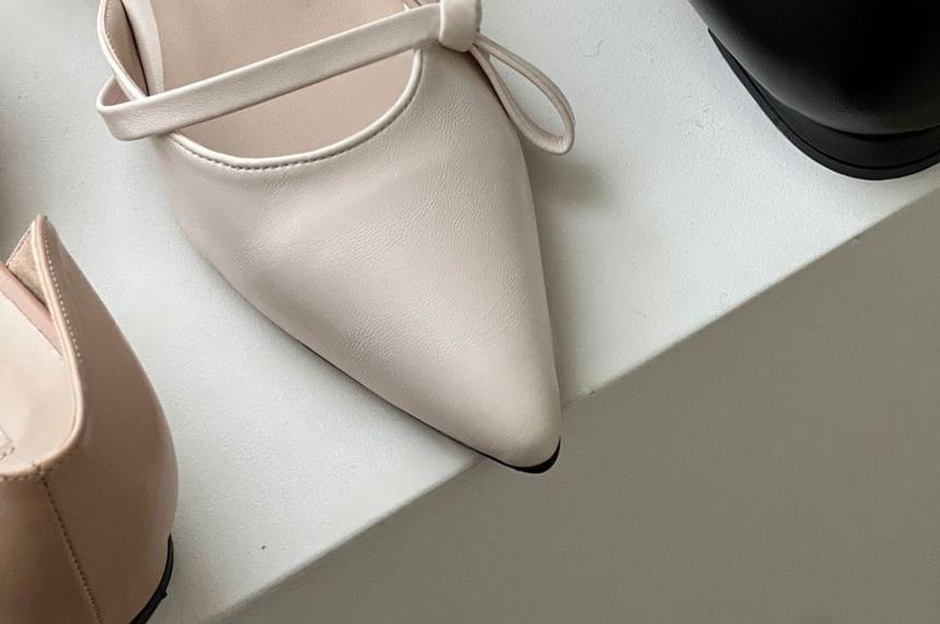 Pointed Bow Flats Product Image