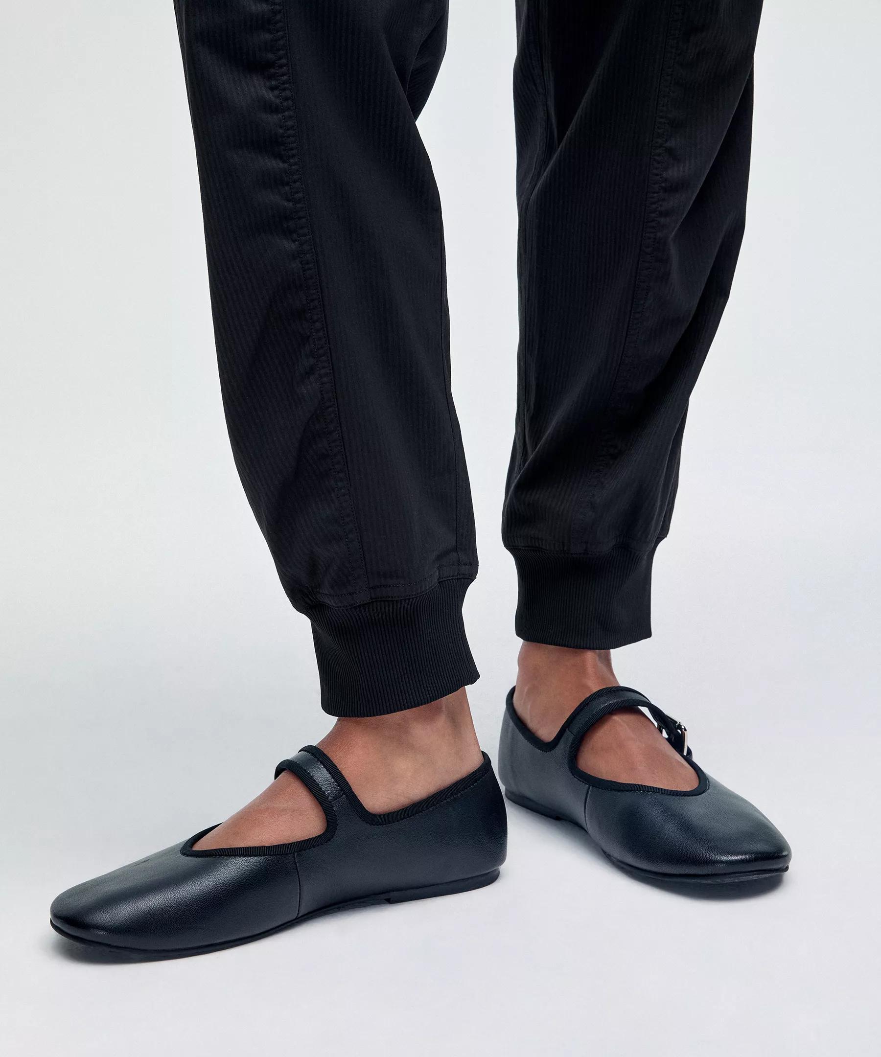 Dance Studio Relaxed-Fit Mid-Rise Cargo Jogger Product Image