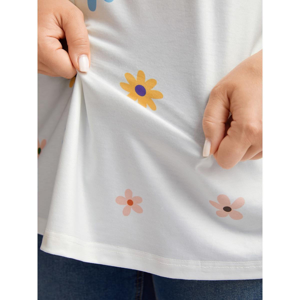Plus Size Stretchy Floral Print Round Neck T-Shirt WhiteSmoke Women Roll Hem Round Neck Everyday-Casual T-shirts BloomChic 26/4X Product Image