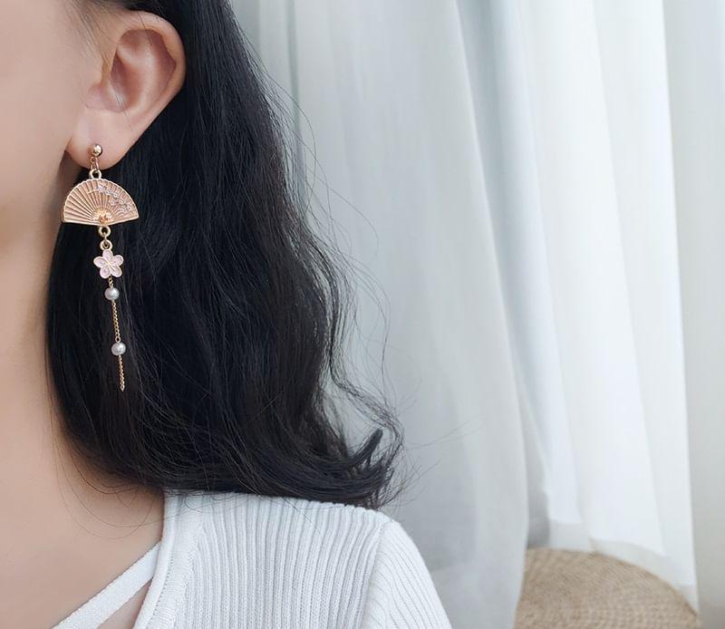 925 Sterling Silver Cat Fan Dangle Earring Product Image