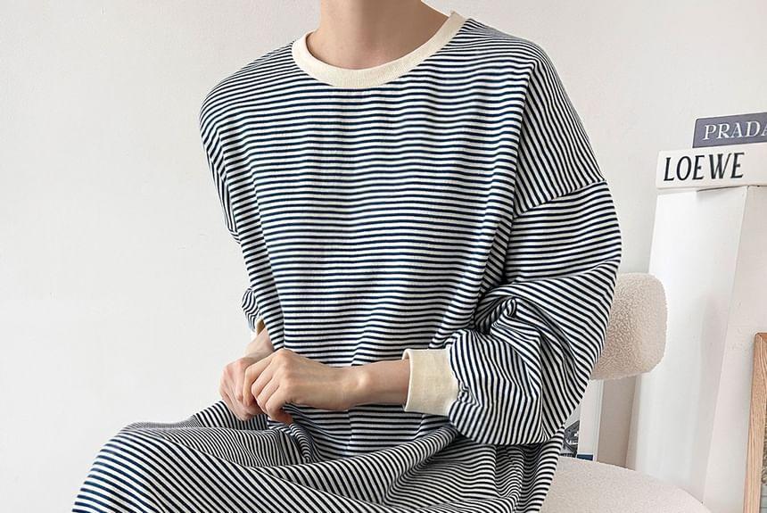 Long-Sleeve Striped Loose-Fit Midi Dress Product Image