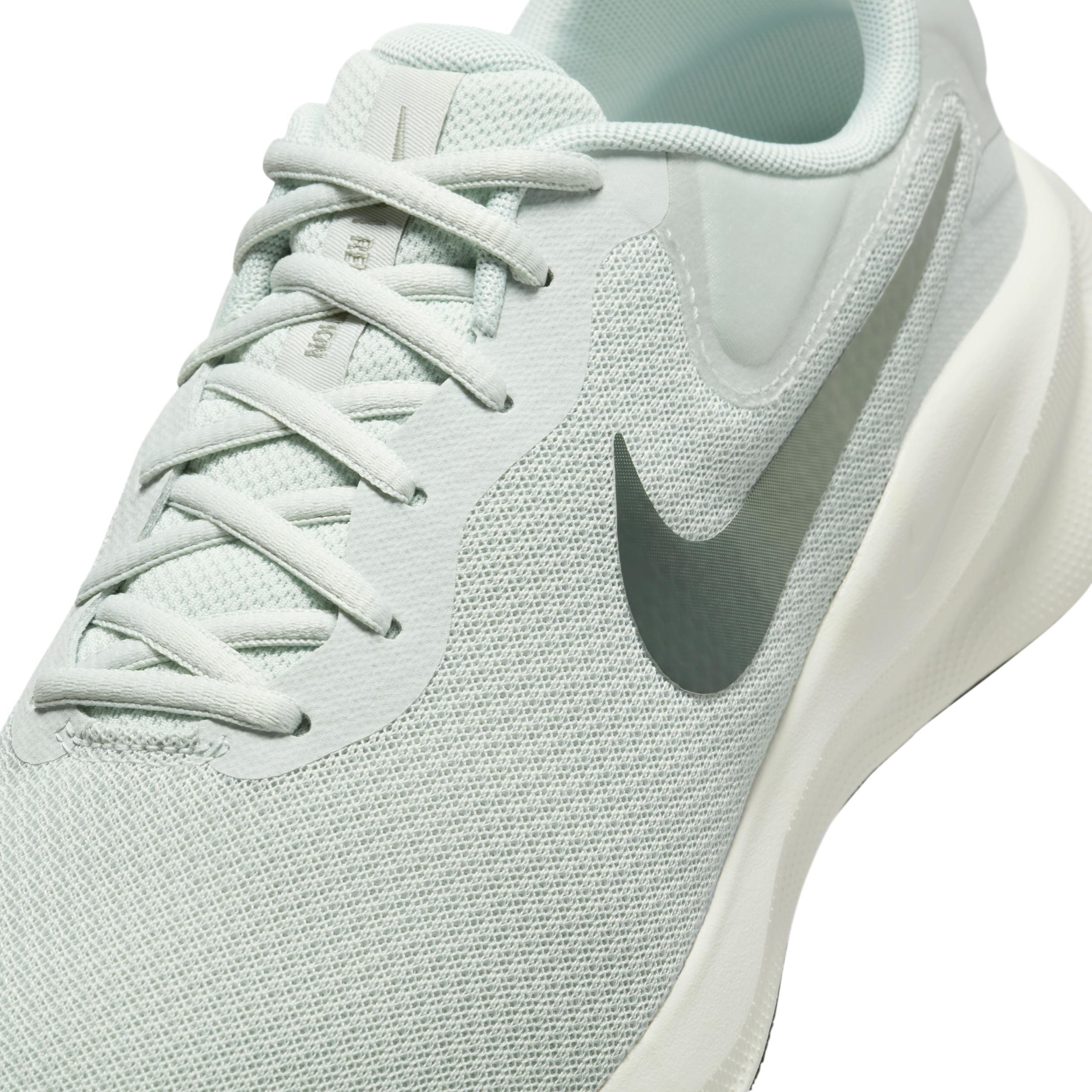 Nike Men's Revolution 7 Road Running Shoes (Extra Wide) Product Image