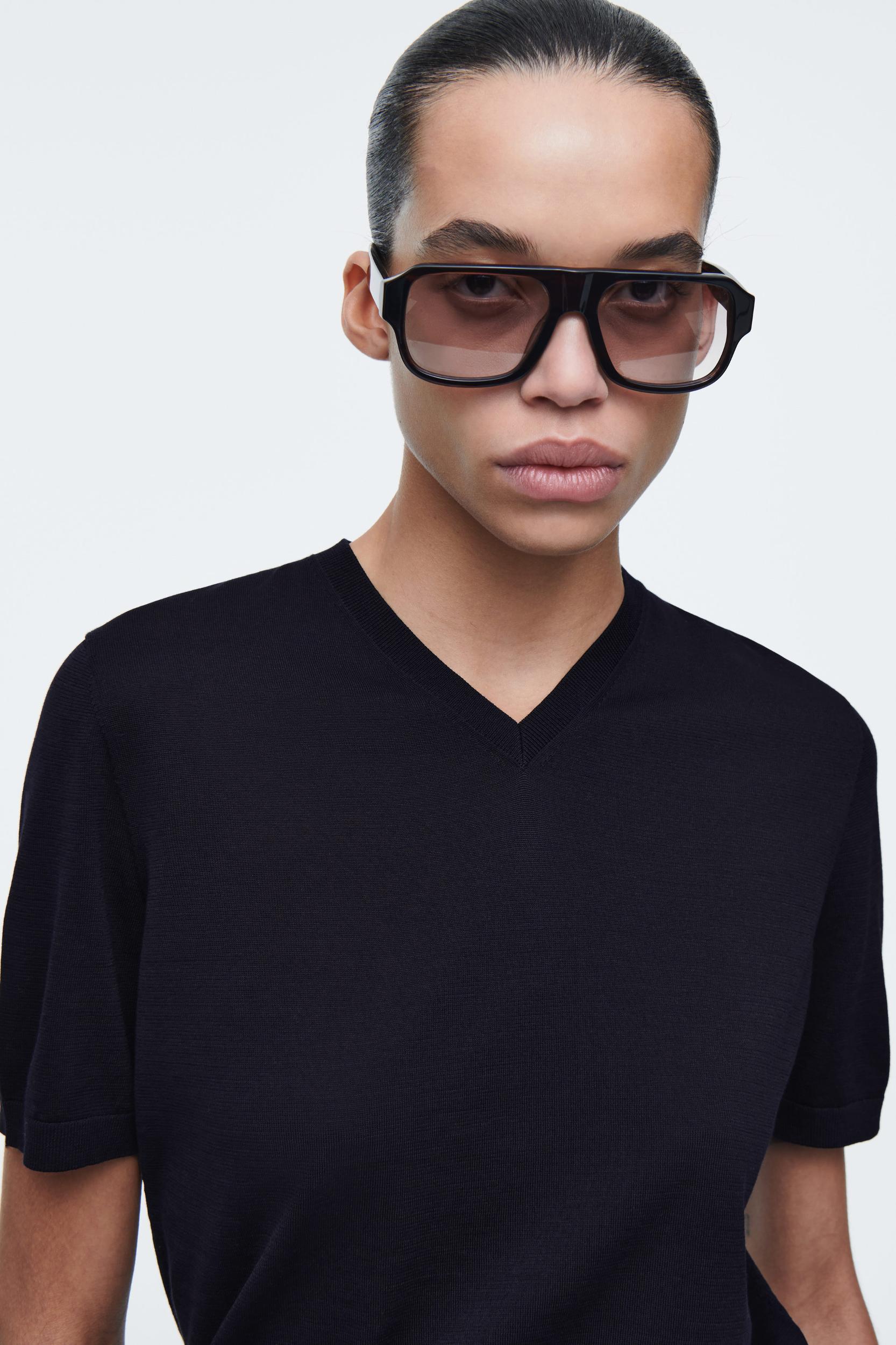 KNITTED COTTON V-NECK T-SHIRT Product Image