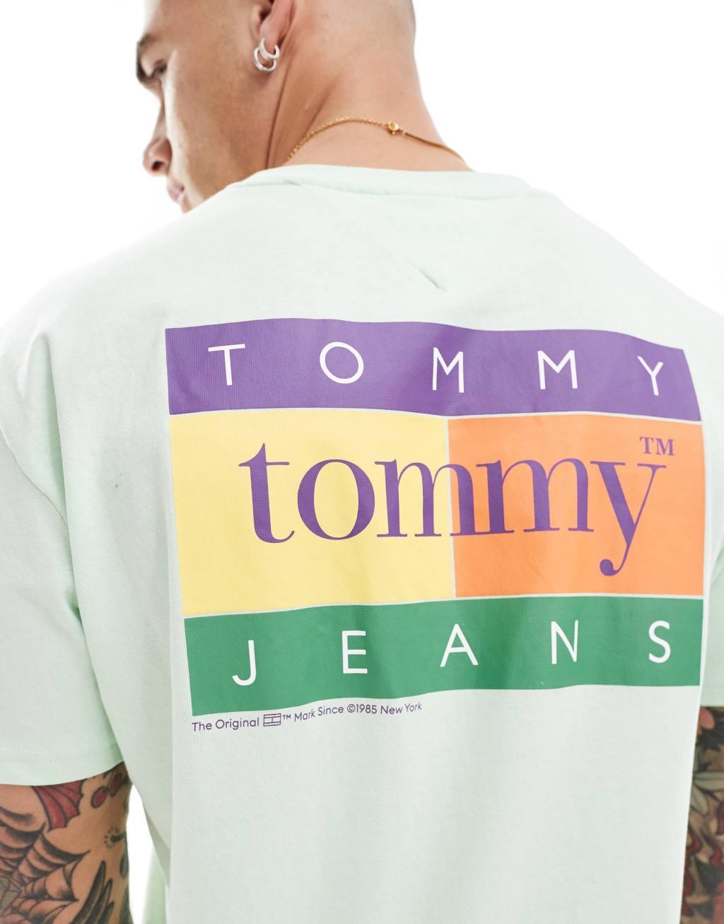 Tommy Jeans regular summer flag t-shirt in green Product Image