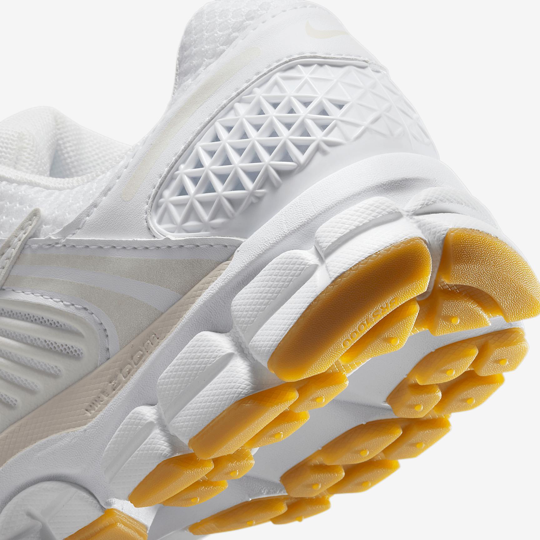 Nike Women's Zoom Vomero 5 Shoes Product Image
