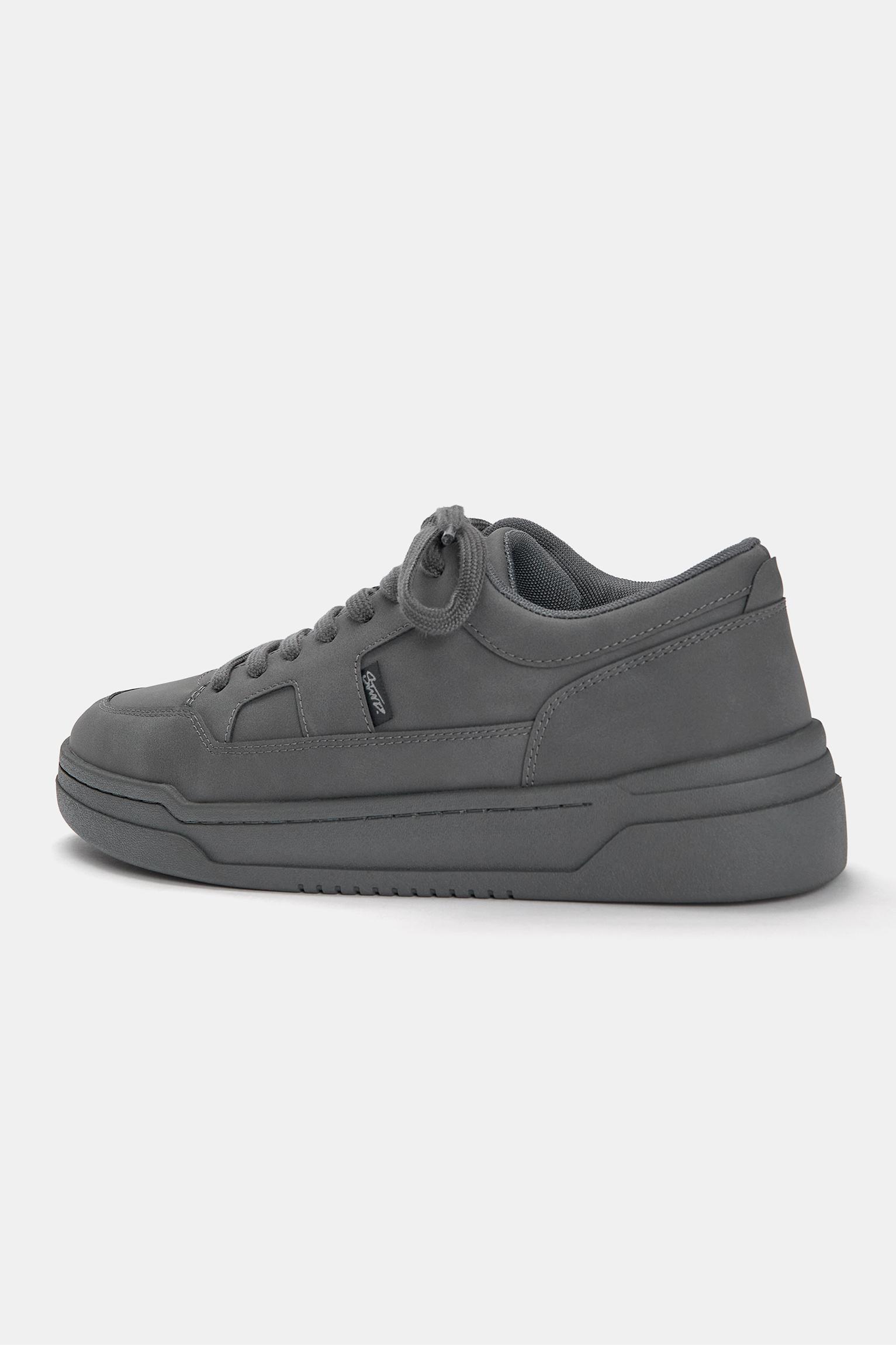 Chunky sole sneakers Product Image